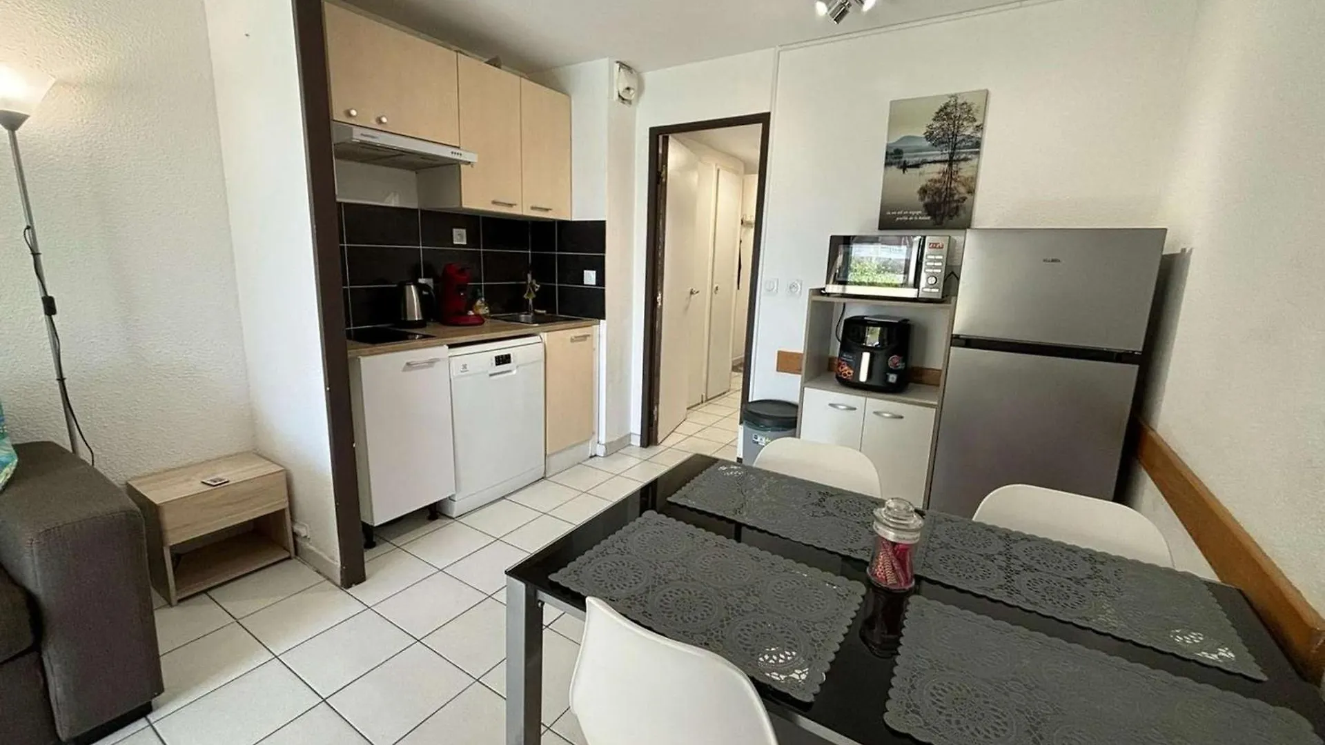 Appartement 2 Pieces Avec Terrasse Et Vue Piscine A Cannes La Bocca - Fr-1-609-112