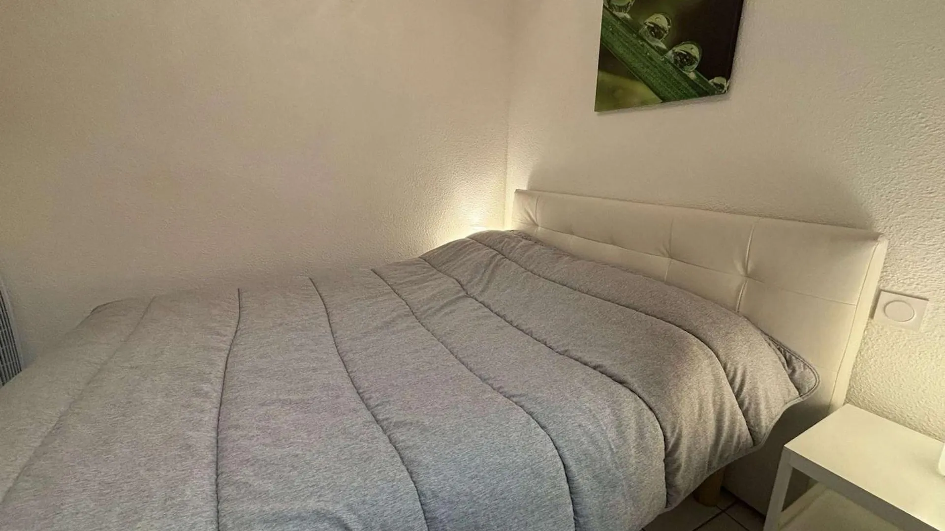 Appartement 2 Pieces Avec Terrasse Et Vue Piscine A Cannes La Bocca - Fr-1-609-112 0*,