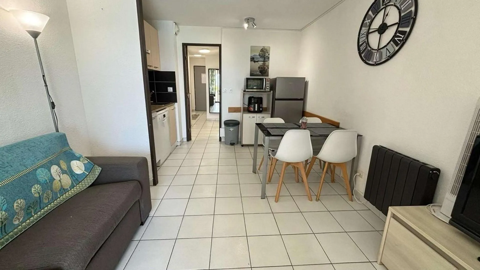 Lägenhet Appartement 2 Pieces Avec Terrasse Et Vue Piscine A Cannes La Bocca - Fr-1-609-112