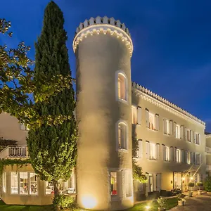 4* Отель Chateau De La Tour
