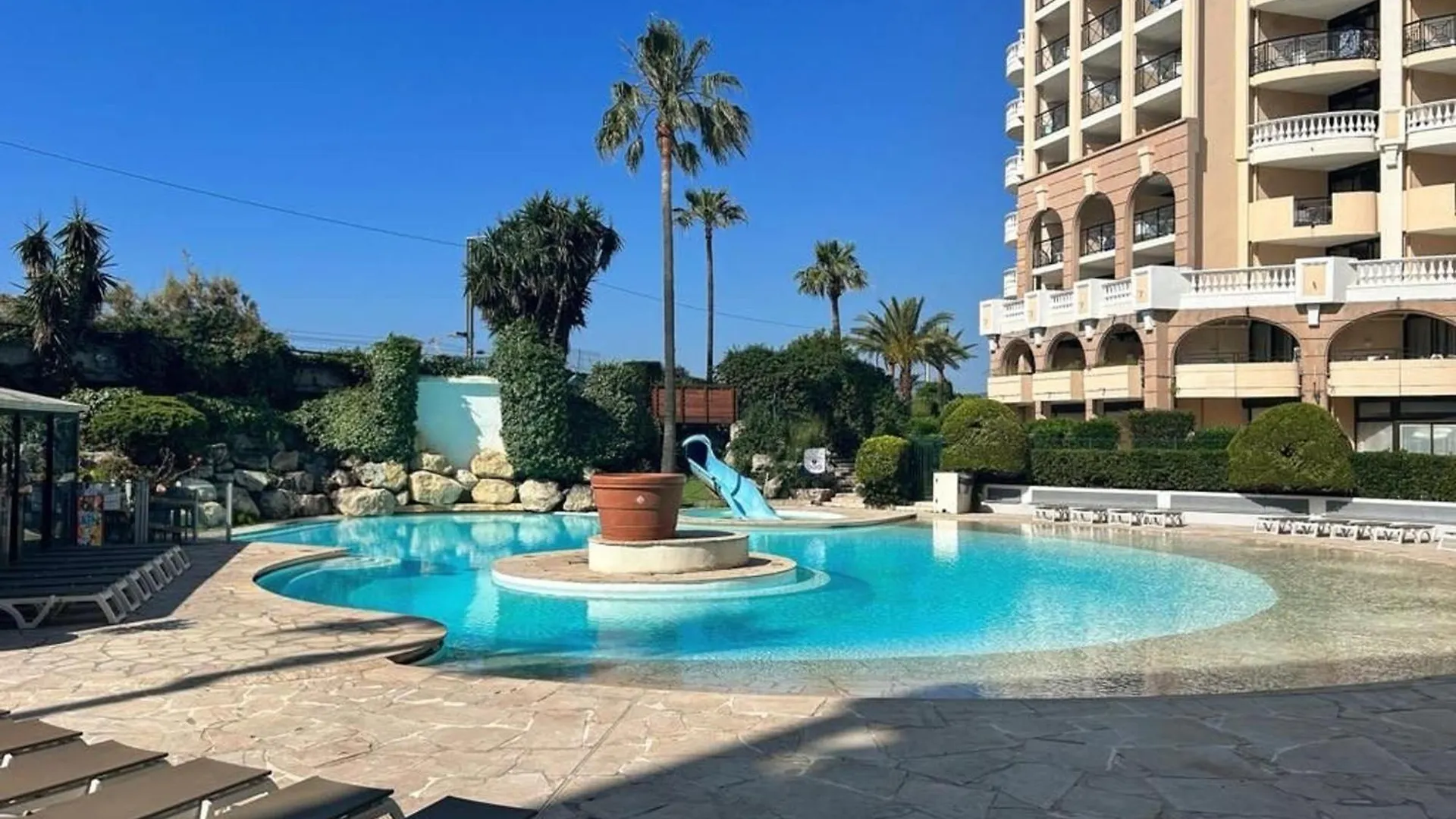 Апартаменты Appartement 2 Pieces Avec Terrasse Et Vue Piscine A Cannes La Bocca - Fr-1-609-112